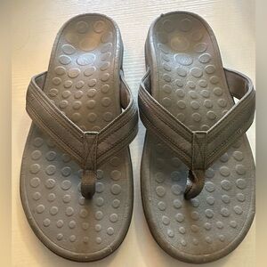 VIONIC ORTHAHEEL flip flops Size 8 GREY sandals gray